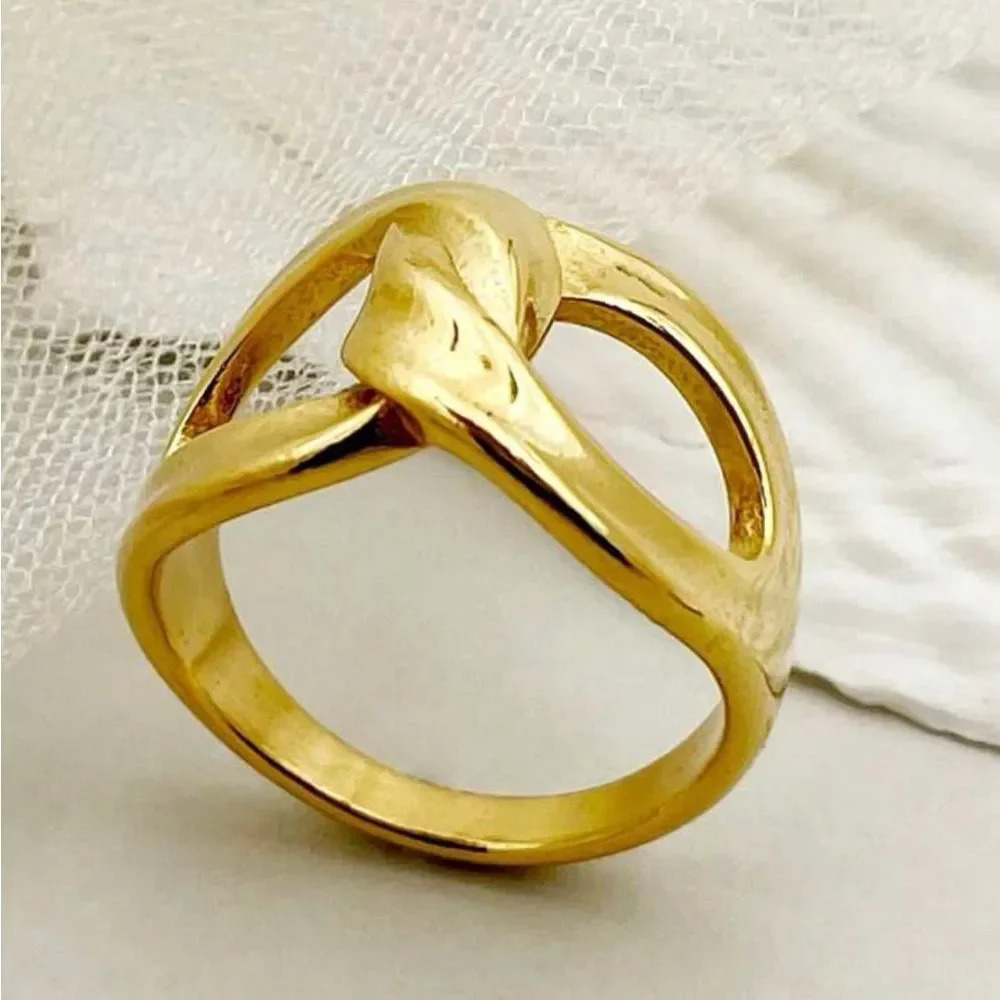 Hollow out twist ring 